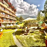 Himalayan Fort Resort, Manali - !! Riverside Property !! Big Garden With Bonfire !! Guest Preferred !! Scenic River & Mountain View !! Big Parking !! Luxury Balcony Rooms !! Playing Zone !! Property Of The Year