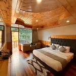 Himalayan Fort Resort, Manali - !! Riverside Property !! Big Garden With Bonfire !! Guest Preferred !! Scenic River & Mountain View !! Big Parking !! Luxury Balcony Rooms !! Playing Zone !! Property Of The Year