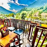 Himalayan Fort Resort, Manali - !! Riverside Property !! Big Garden With Bonfire !! Guest Preferred !! Scenic River & Mountain View !! Big Parking !! Luxury Balcony Rooms !! Playing Zone !! Property Of The Year