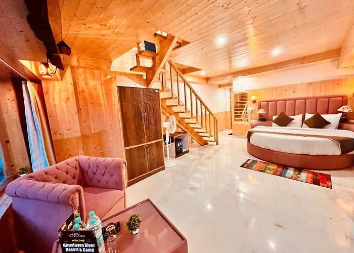 Himalayan Fort Resort, Manali - !! Riverside Property !! Big Garden With Bonfire !! Guest Preferred !! Scenic River & Mountain View !! Big Parking !! Luxury Balcony Rooms !! Playing Zone !! Property Of The Year