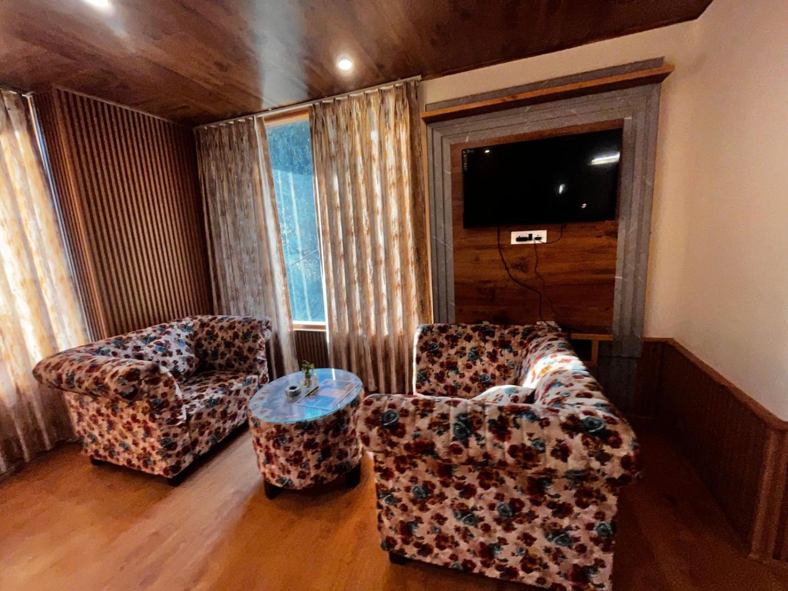 Himalayan Resort, - !! Riverside !! Big Garden With Bonfire !! Guest Preferred !! Scenic River & Mountain View !! Big Parking !! Luxury Balcony !! Playing Zone !! Of The Year Hotel Manali (Himachal Pradesh)