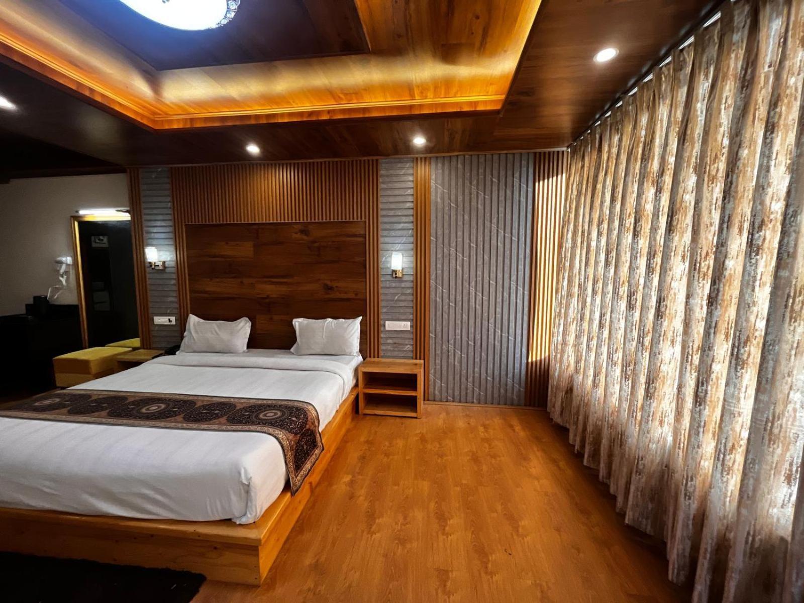 Hotel Himalayan Resort, - !! Riverside !! Big Garden With Bonfire !! Guest Preferred !! Scenic River & Mountain View !! Big Parking !! Luxury Balcony !! Playing Zone !! Of The Year *